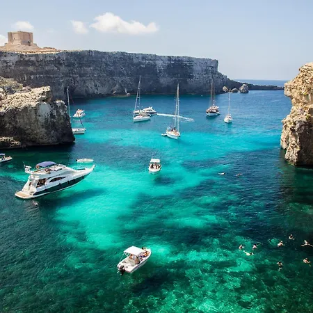 Stunning And Spacious - 1br Penthouse Апартаменты *