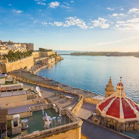 Apartment Stunning And Spacious - 1br Penthouse Valletta