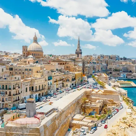 Apartment Stunning And Spacious - 1br Penthouse Valletta