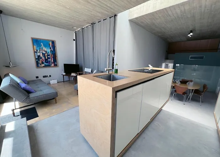 Daire Stunning And Spacious - 1br Penthouse